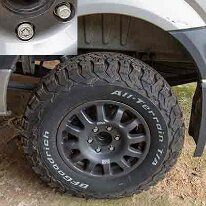 jantes_braid 4 x jantes alu Braid montées pneus Goodrich LT 245/75/R16 (chacune avec un boulon inviolable)...